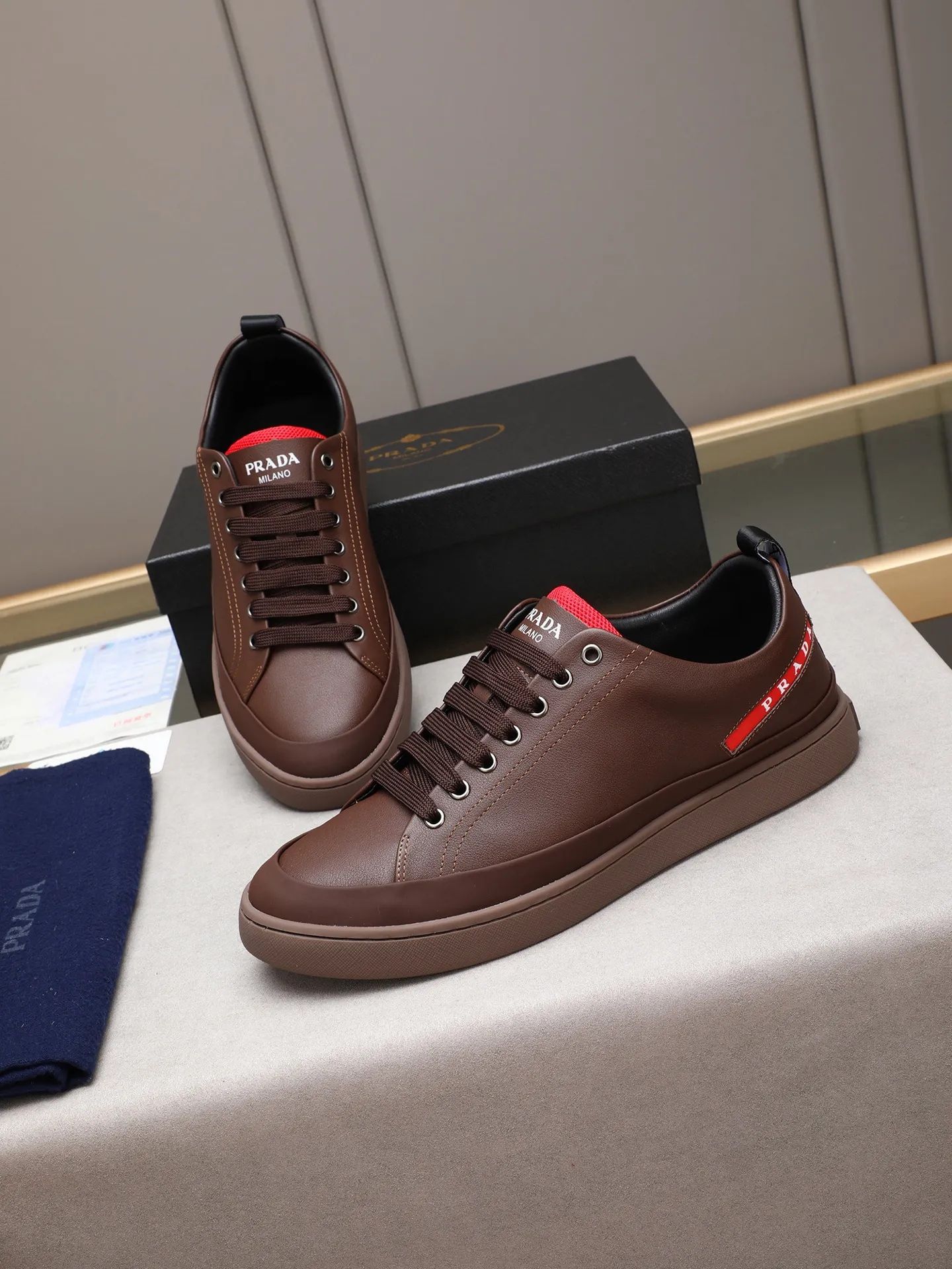 Men's shoes💰420💰 Brand: PRADA (Prada) Standard code: Men's code 38–44 (45 can be customized) Material: Original cowhide, breathable sheep lining Special outsole Style category: Men's fashionable casual sneakers Low-key luxury! Color: actual picture color